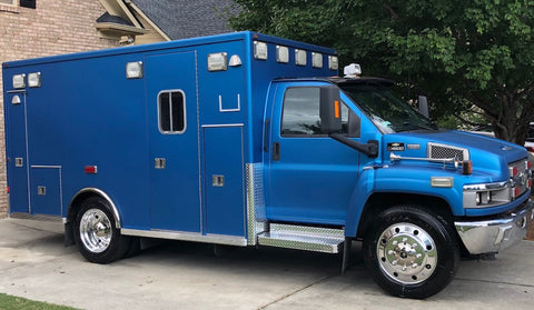 Toyo M122 255/70R22.5 on blue Chevy 4500