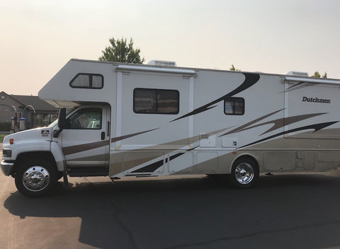 Dutchmen Class A Motorhome Riding on Polished Alcoa 22.5 inch wheels